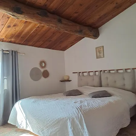 Les Roses Tremieres Bed & Breakfast *