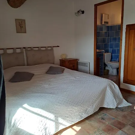 Les Roses Tremieres Bed & Breakfast Bargème