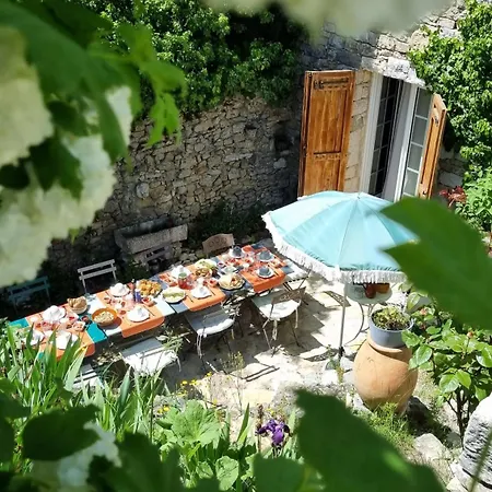 Les Roses Tremieres